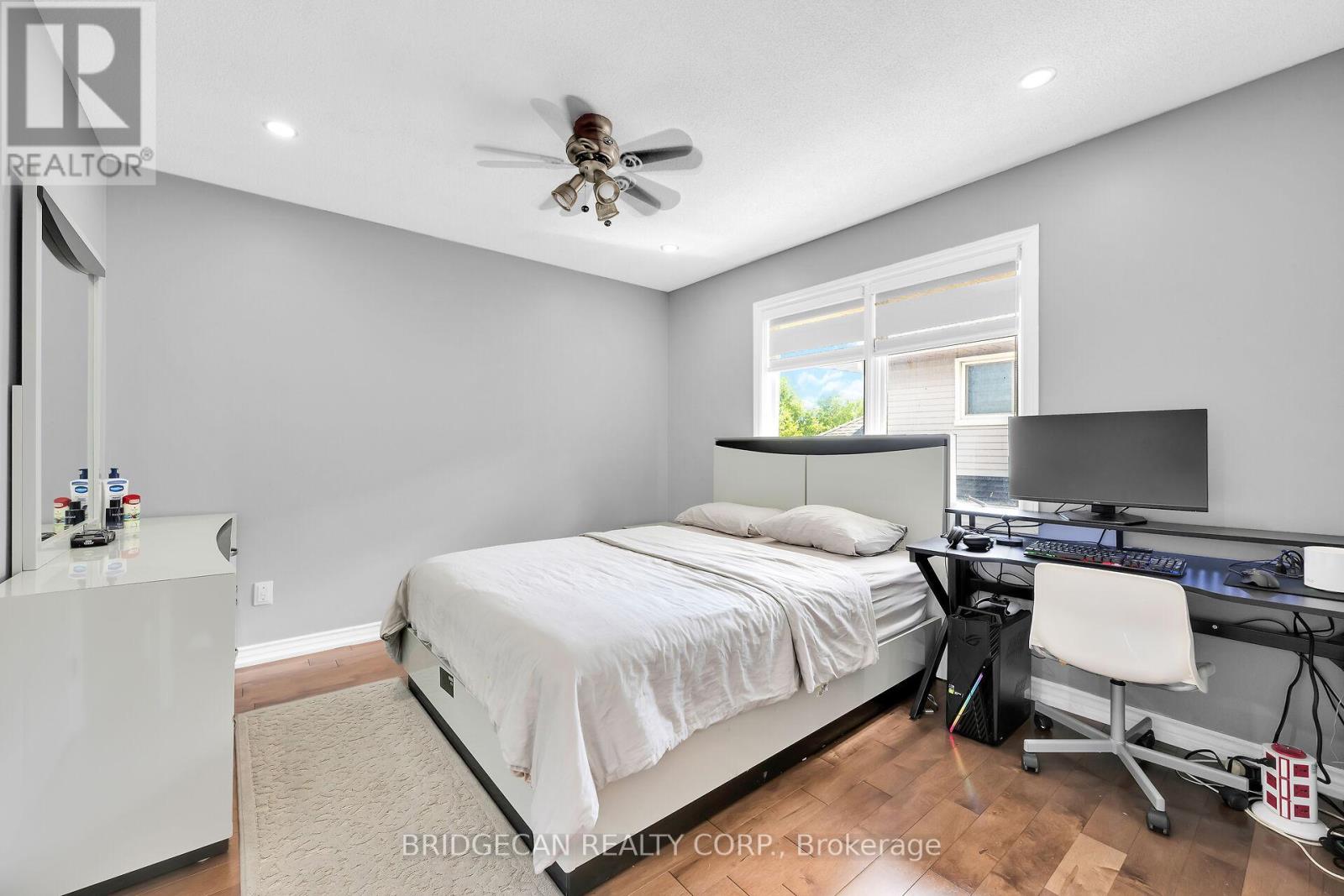 Photo 21 of 25 Highbury Drive, Hamilton ON