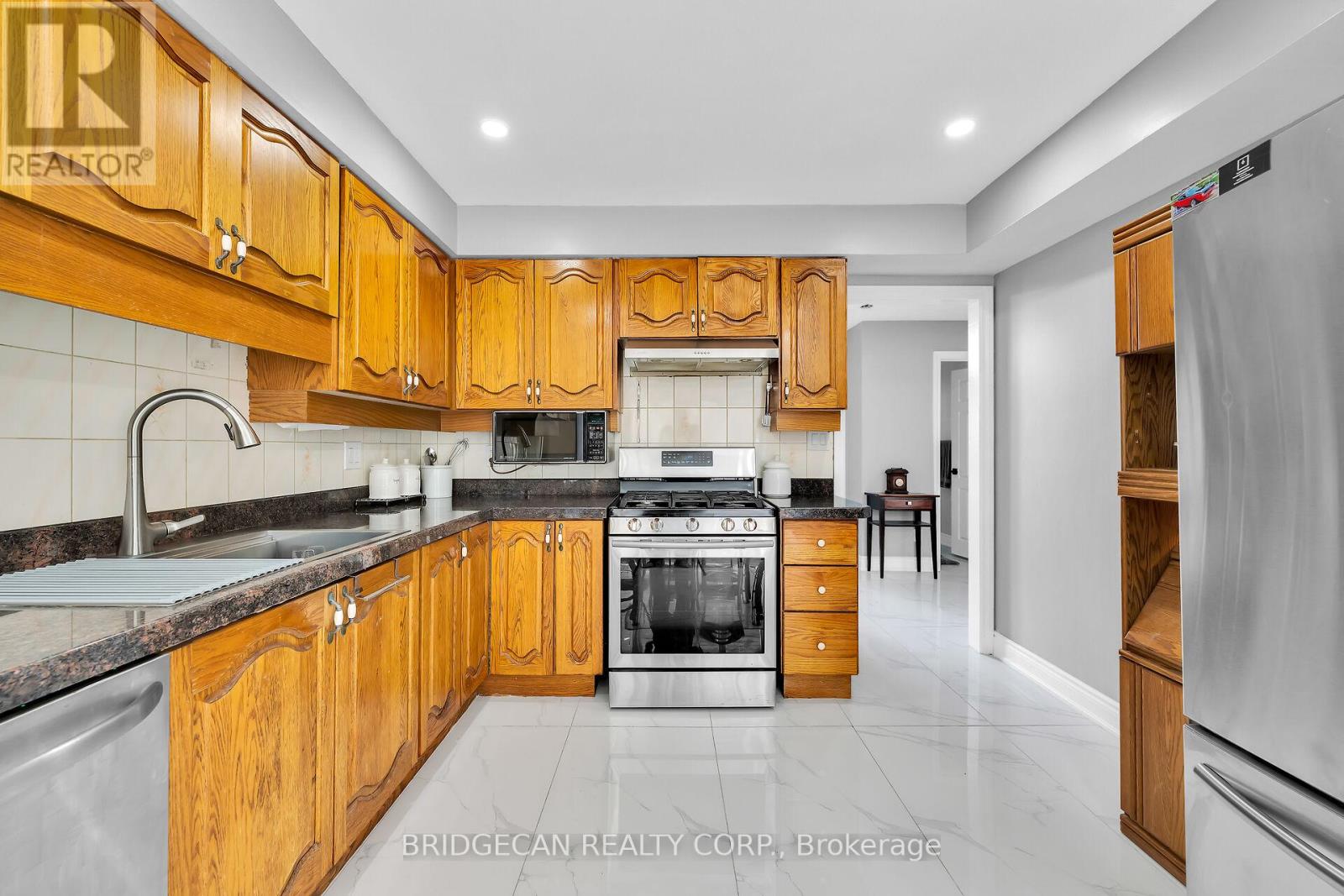 Photo 4 of 25 Highbury Drive, Hamilton ON