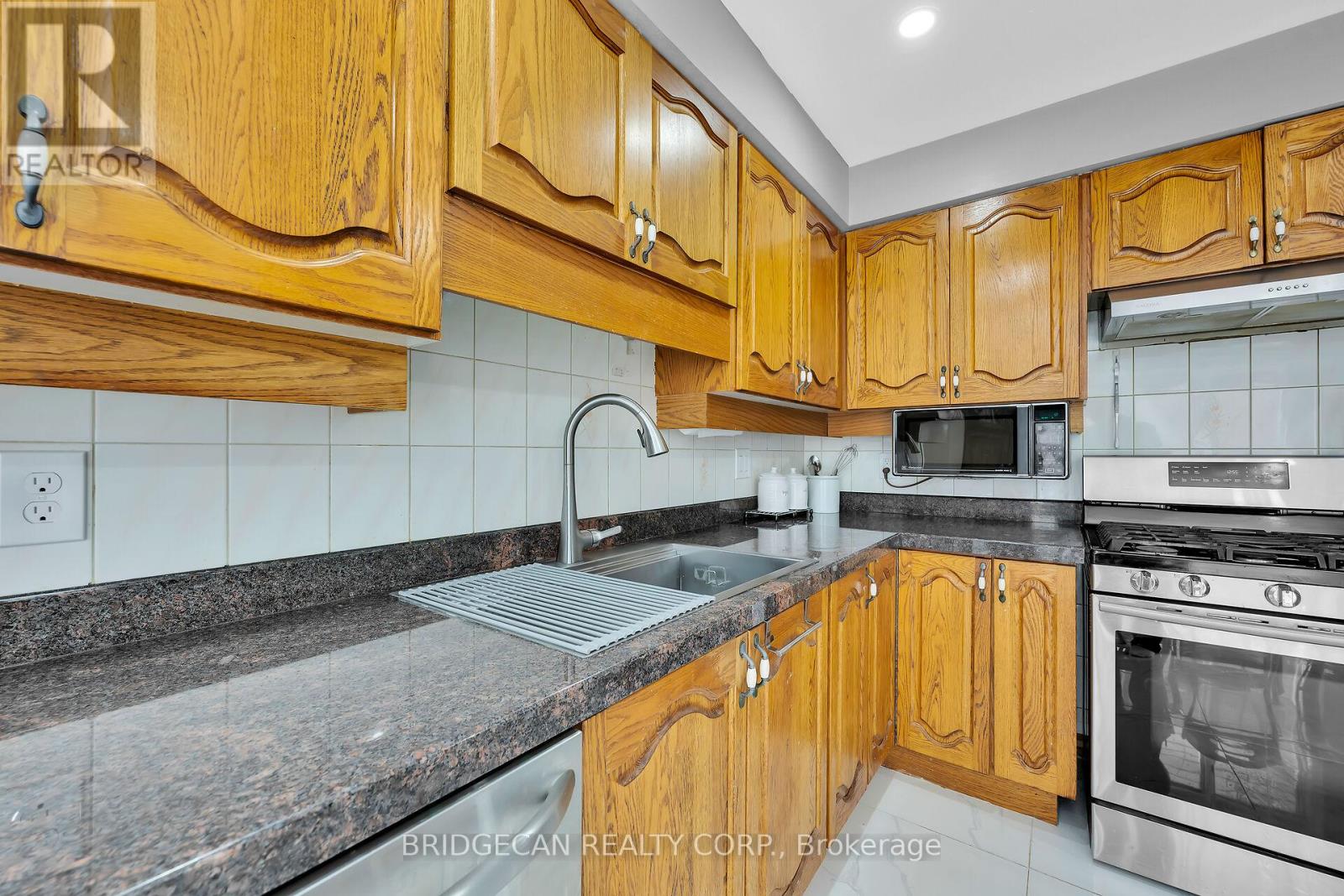 Photo 24 of 25 Highbury Drive, Hamilton ON