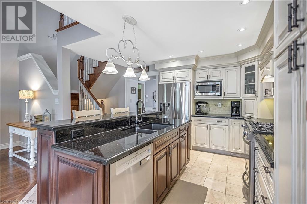 Photo 14 of 42 Davidson Court, Brantford ON