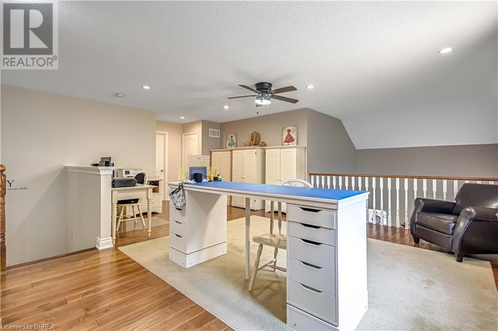 Photo 24 of 42 Davidson Court, Brantford ON