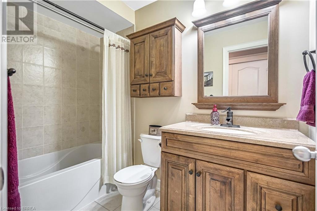 Photo 26 of 42 Davidson Court, Brantford ON