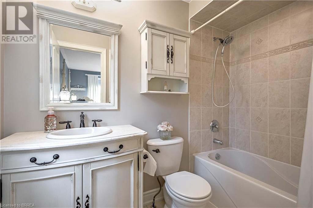 Photo 27 of 42 Davidson Court, Brantford ON