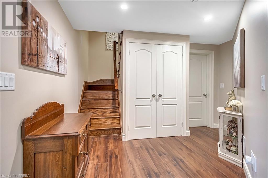 Photo 29 of 42 Davidson Court, Brantford ON