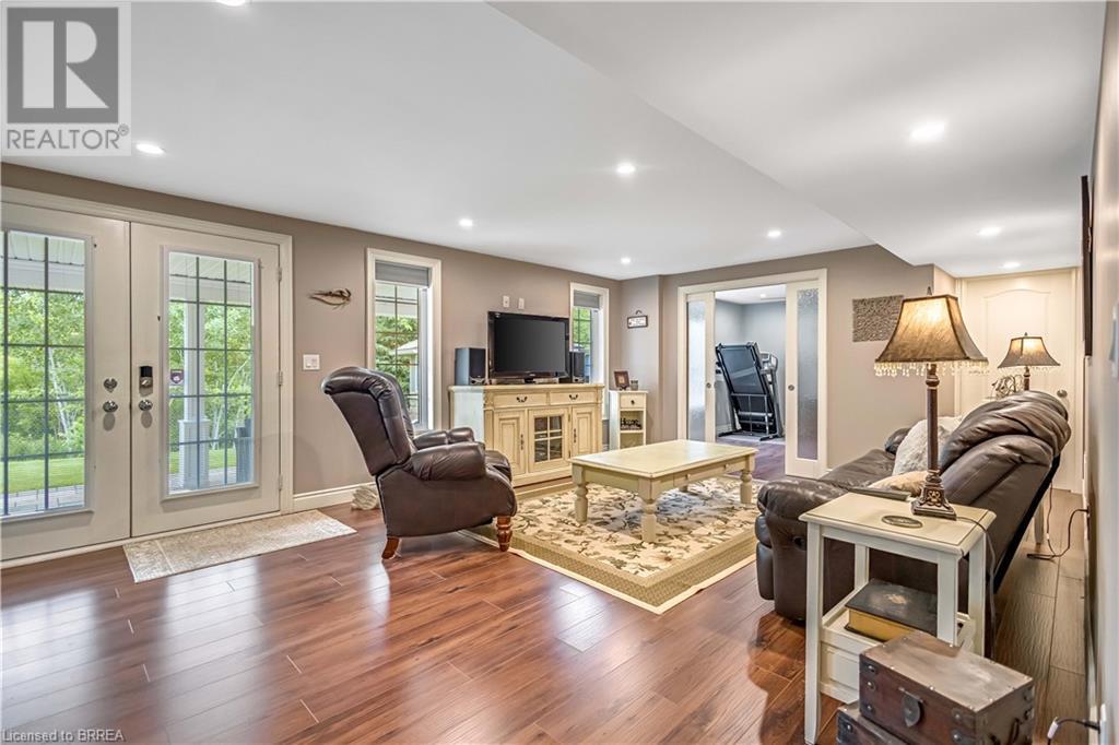 Photo 32 of 42 Davidson Court, Brantford ON