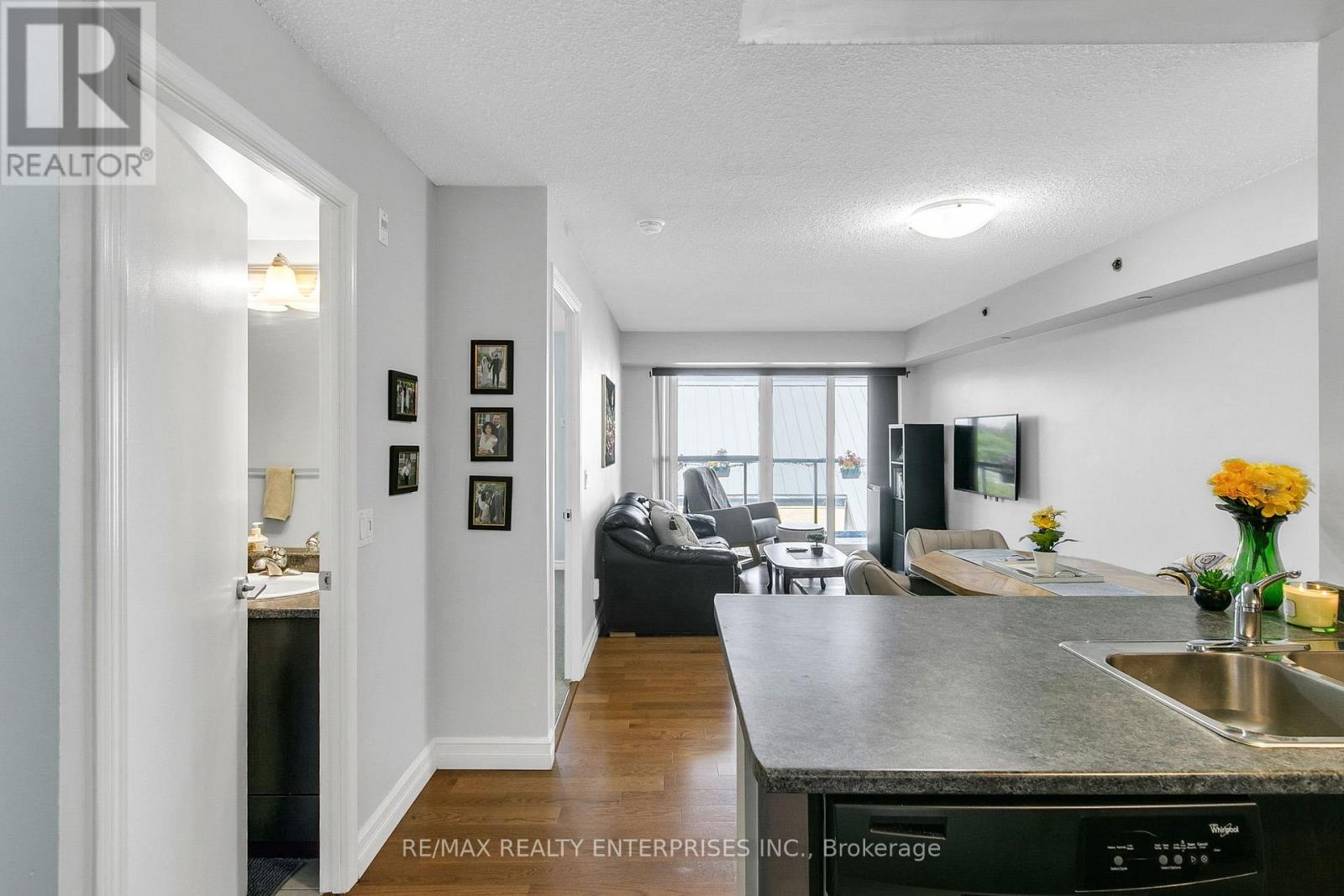 Photo 15 of 411 35 Saranac Boulevard, Toronto ON