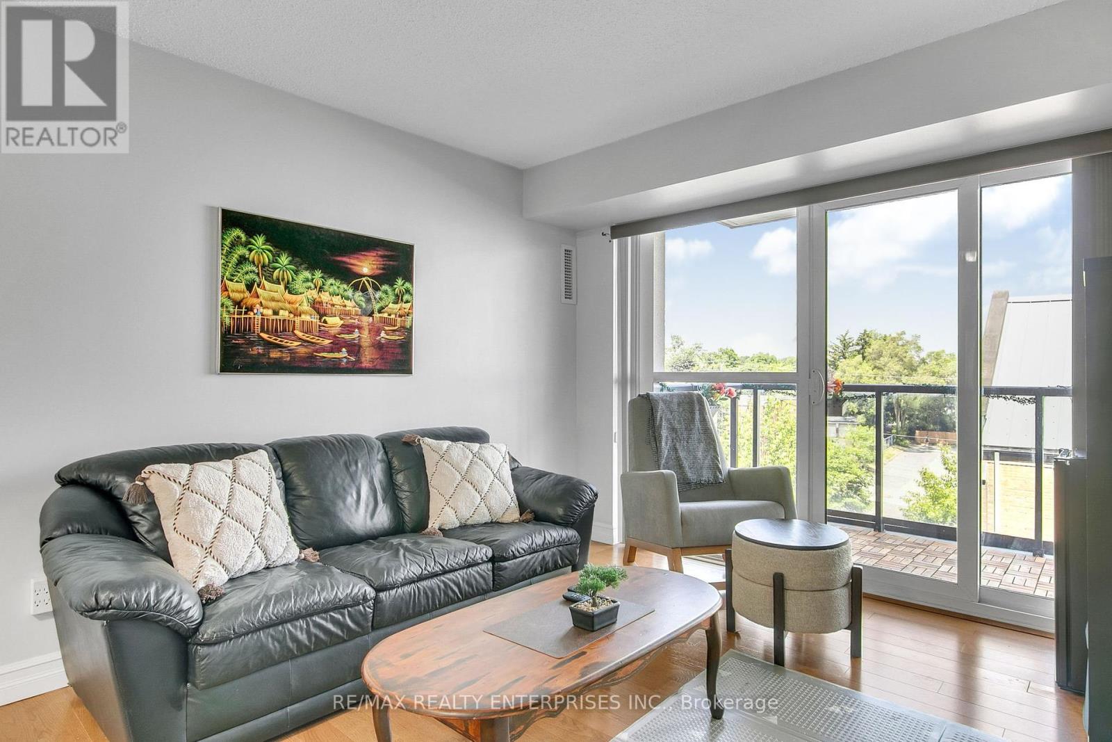 Photo 8 of 411 35 Saranac Boulevard, Toronto ON