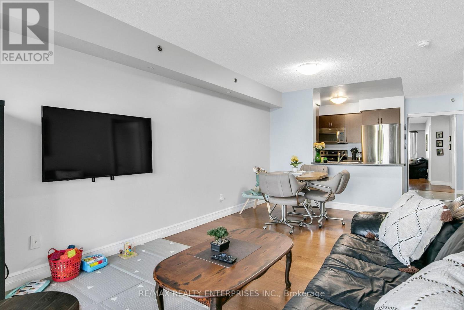 Photo 16 of 411 35 Saranac Boulevard, Toronto ON