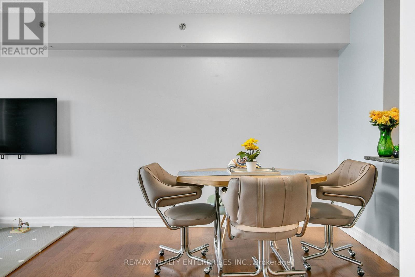 Photo 20 of 411 35 Saranac Boulevard, Toronto ON