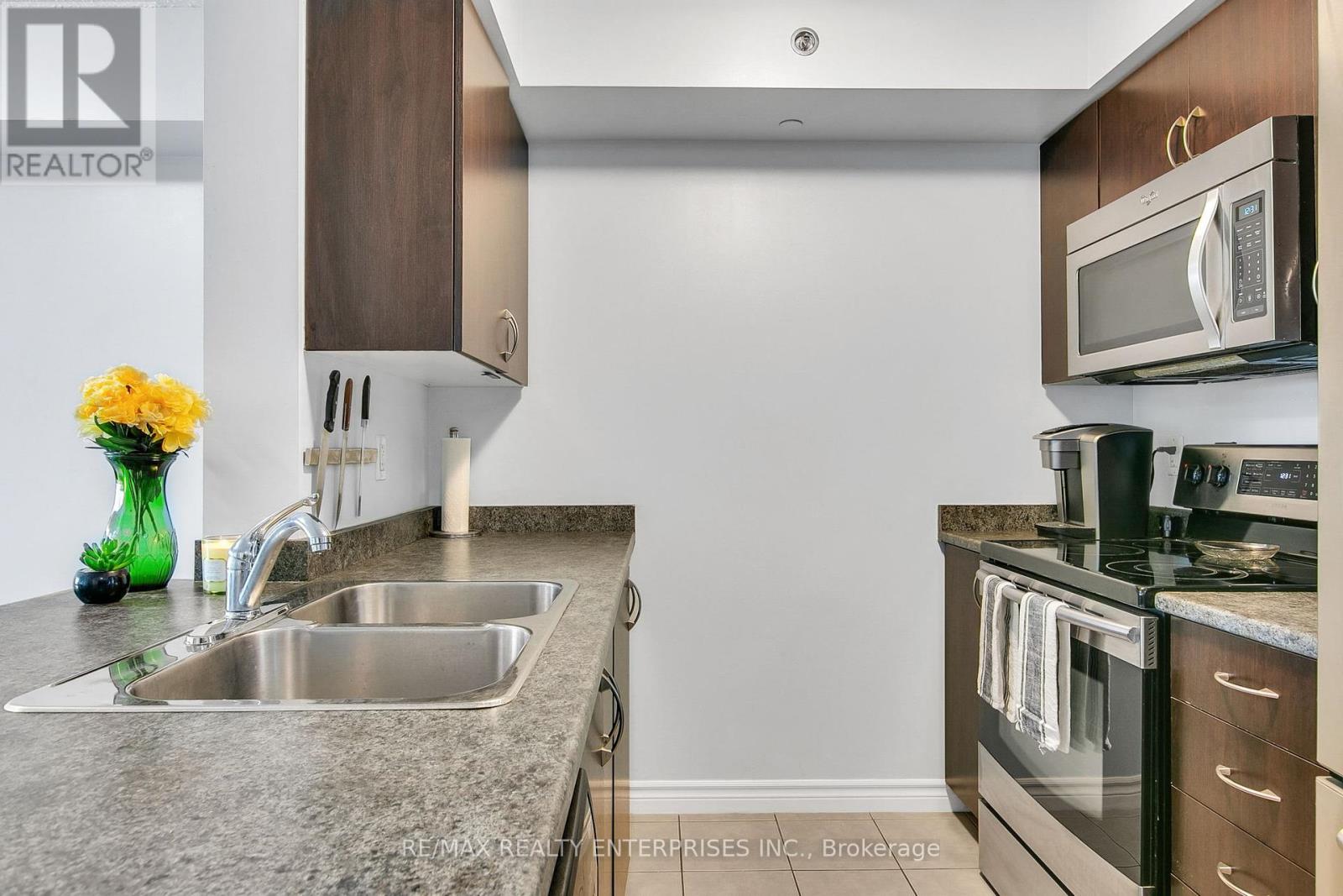 Photo 31 of 411 35 Saranac Boulevard, Toronto ON