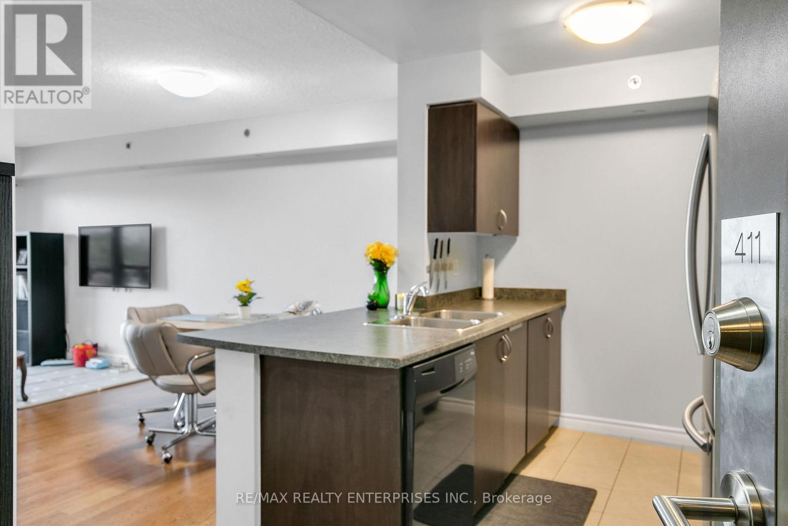 Photo 4 of 411 35 Saranac Boulevard, Toronto ON