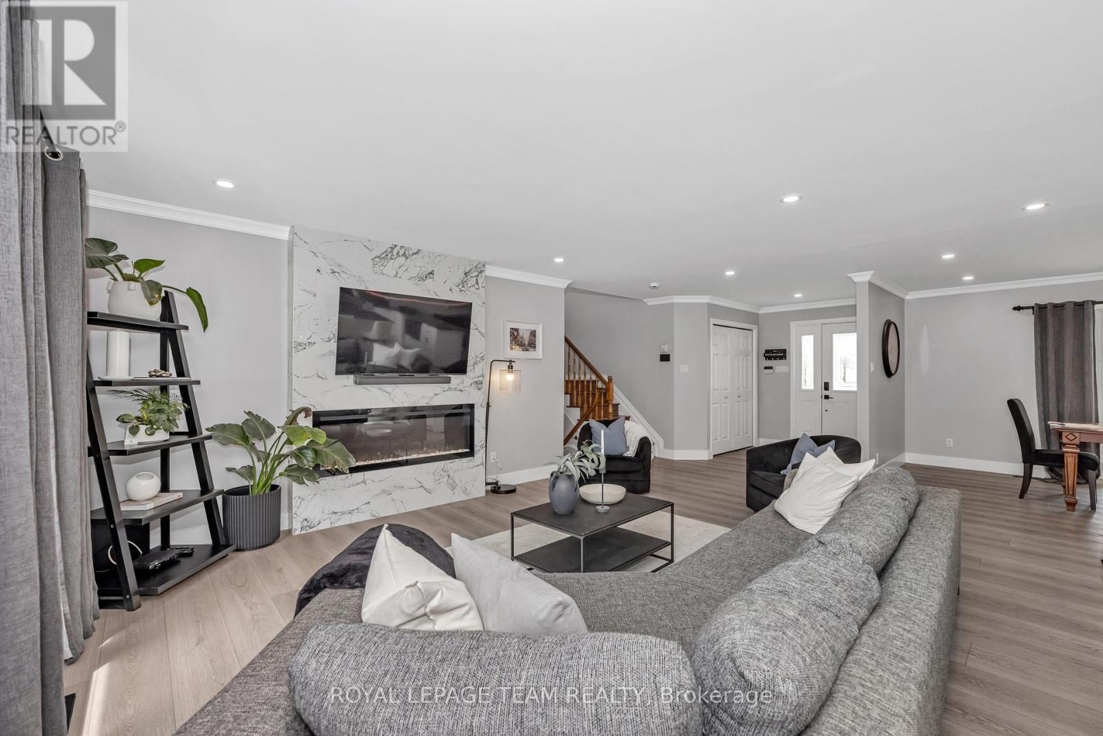 Photo 24 of 118 Rushing Brook Drive, Ottawa ON
