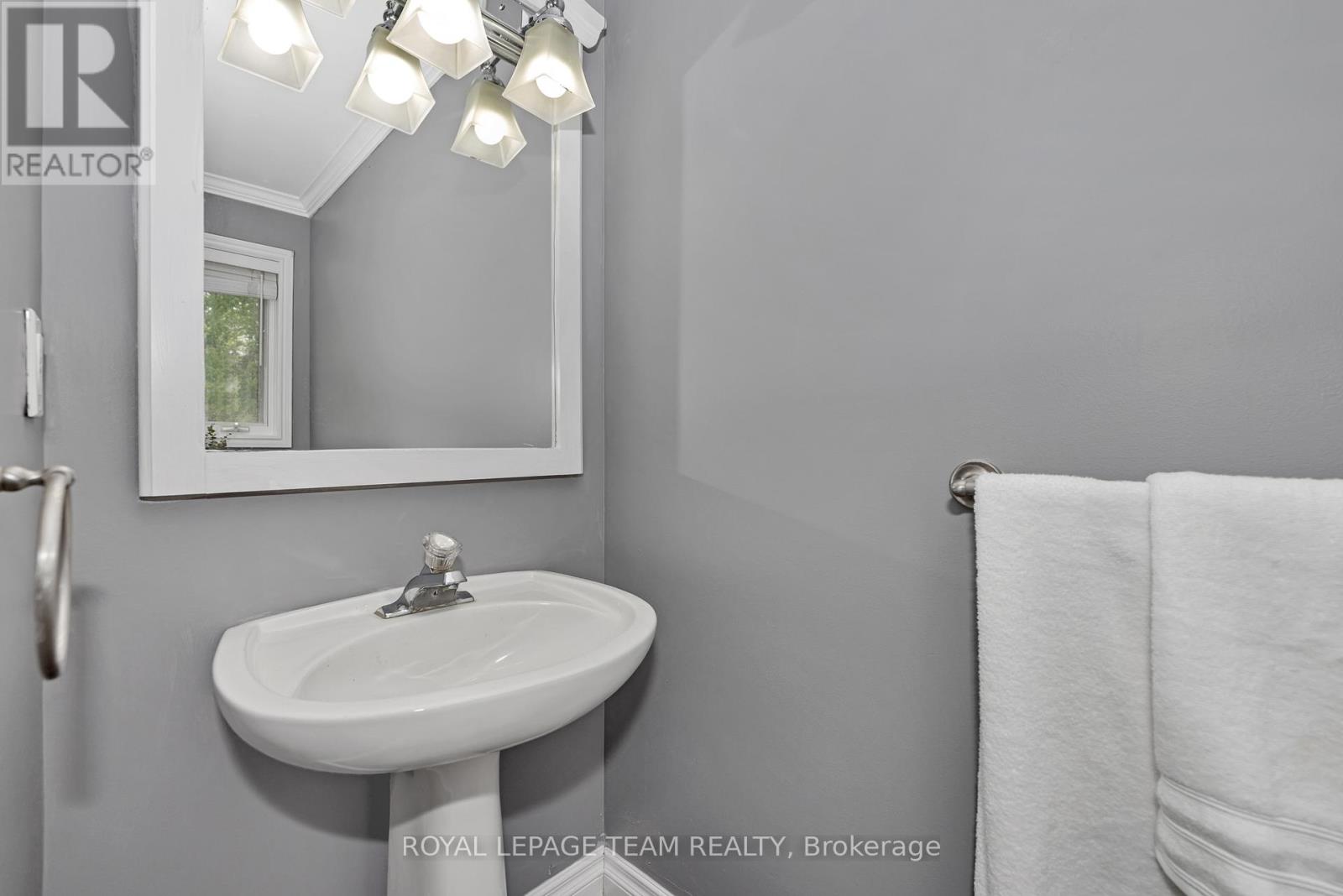 Photo 17 of 118 Rushing Brook Drive, Ottawa ON