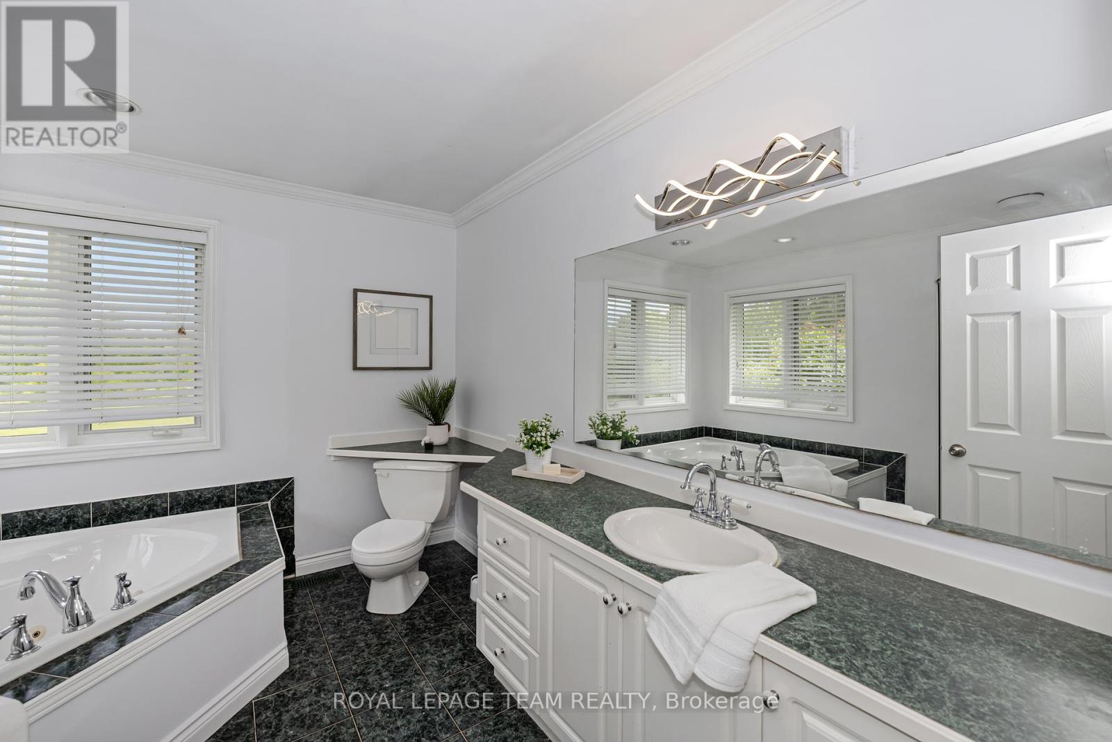 Photo 44 of 118 Rushing Brook Drive, Ottawa ON