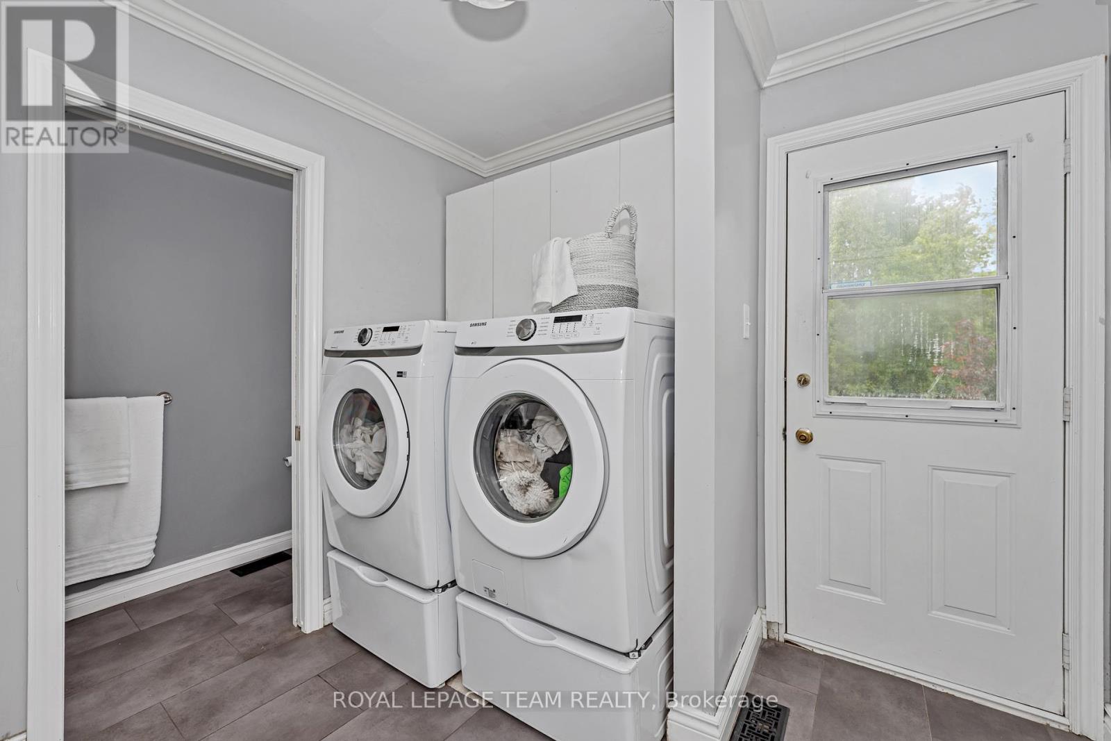 Photo 4 of 118 Rushing Brook Drive, Ottawa ON