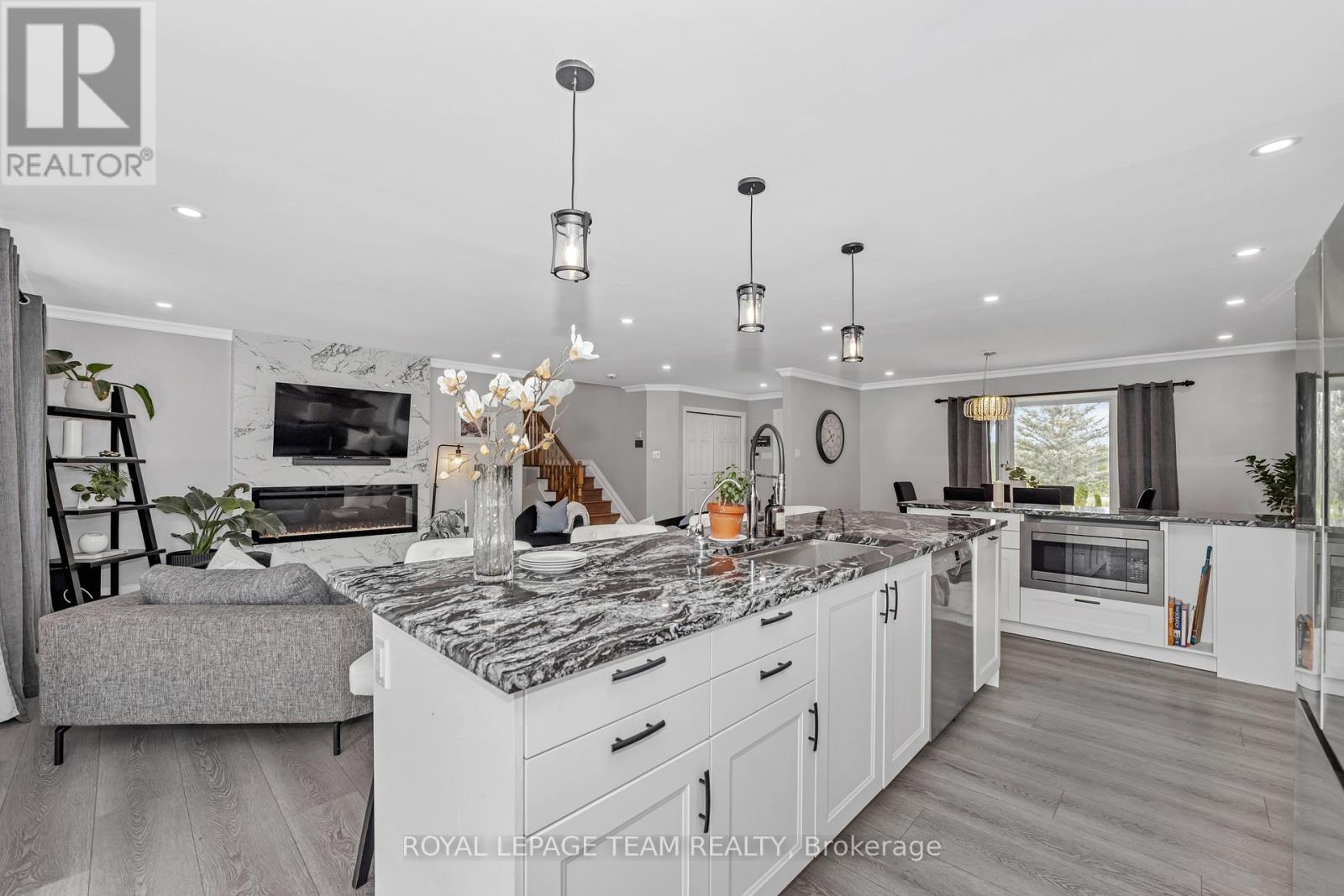 Photo 15 of 118 Rushing Brook Drive, Ottawa ON