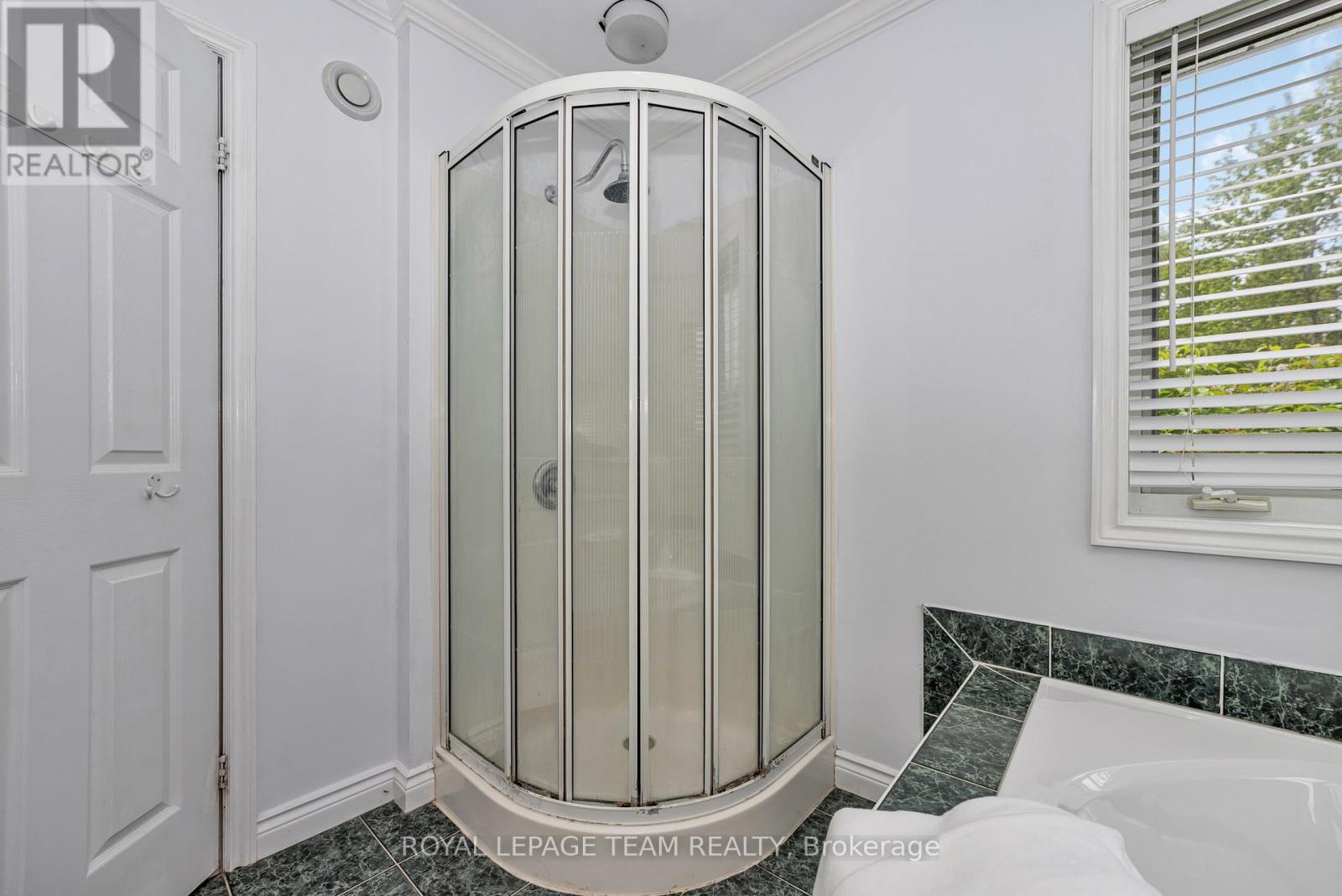 Photo 21 of 118 Rushing Brook Drive, Ottawa ON