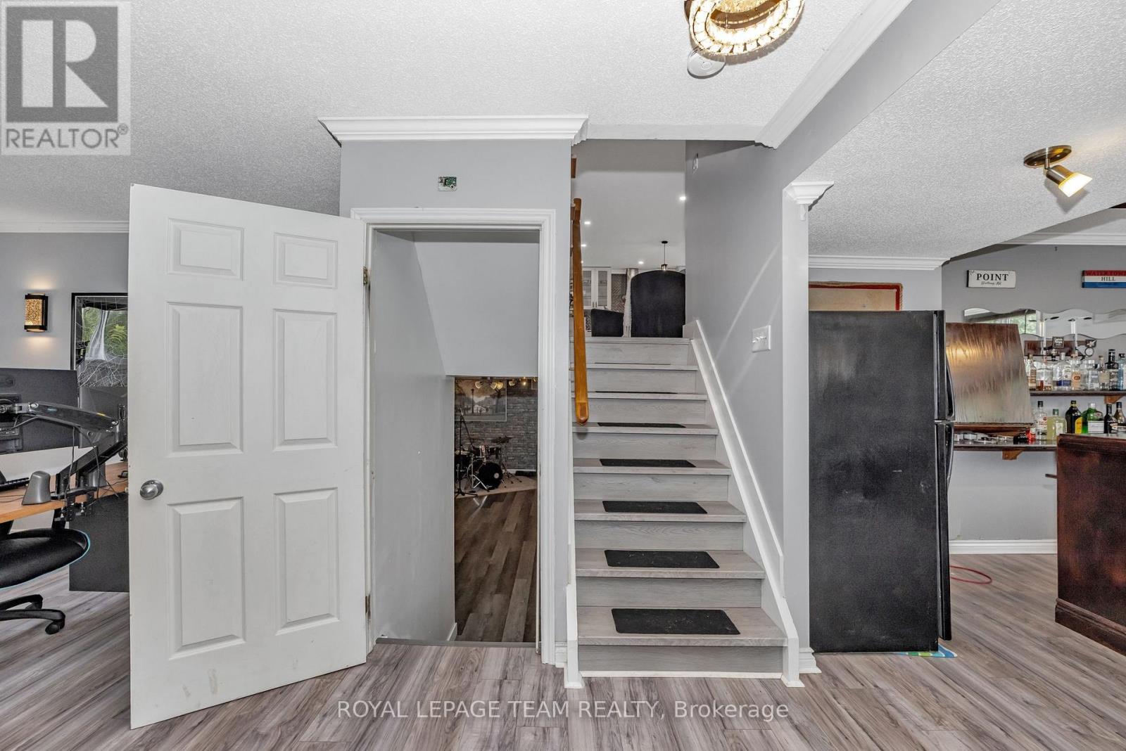 Photo 37 of 118 Rushing Brook Drive, Ottawa ON