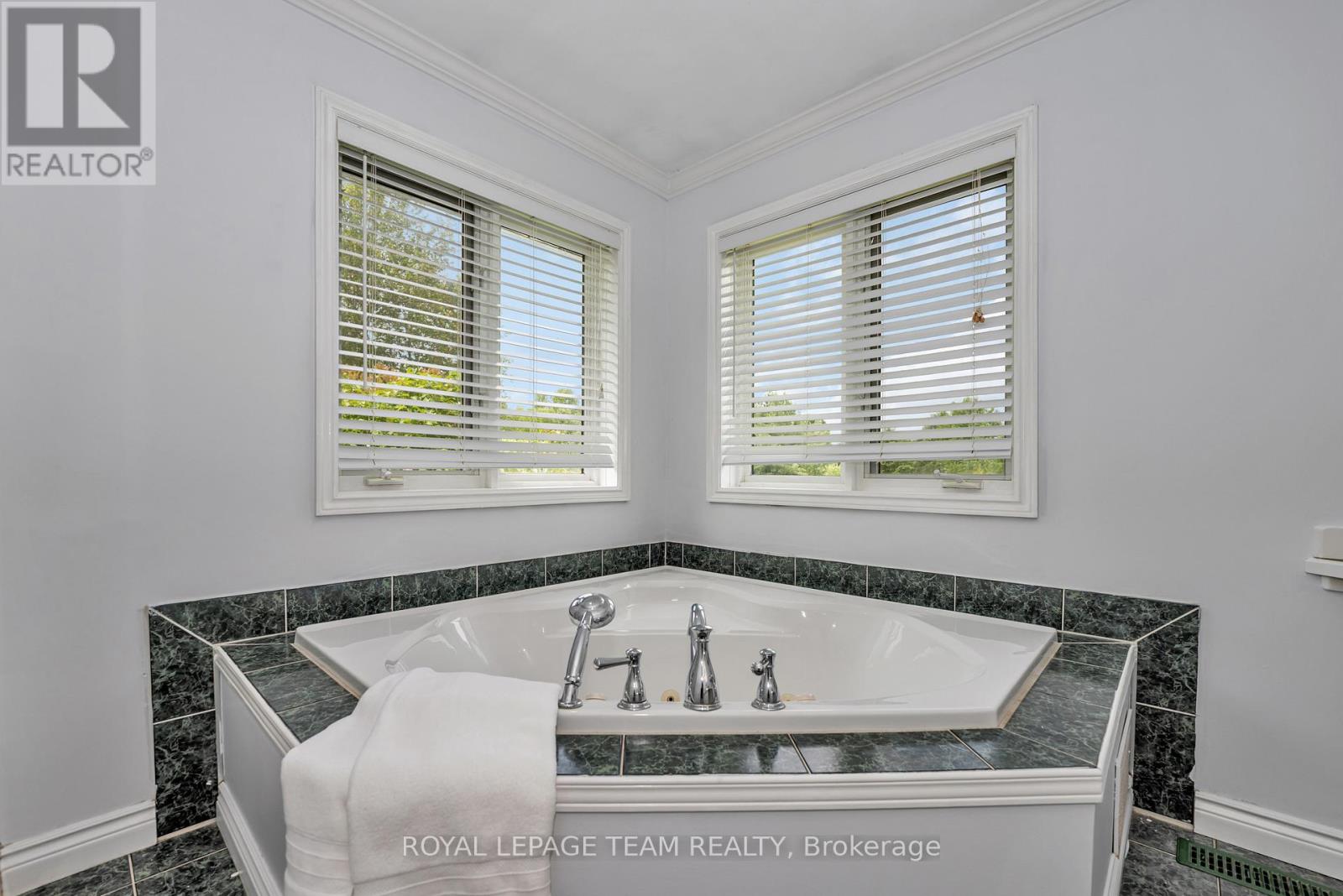 Photo 3 of 118 Rushing Brook Drive, Ottawa ON