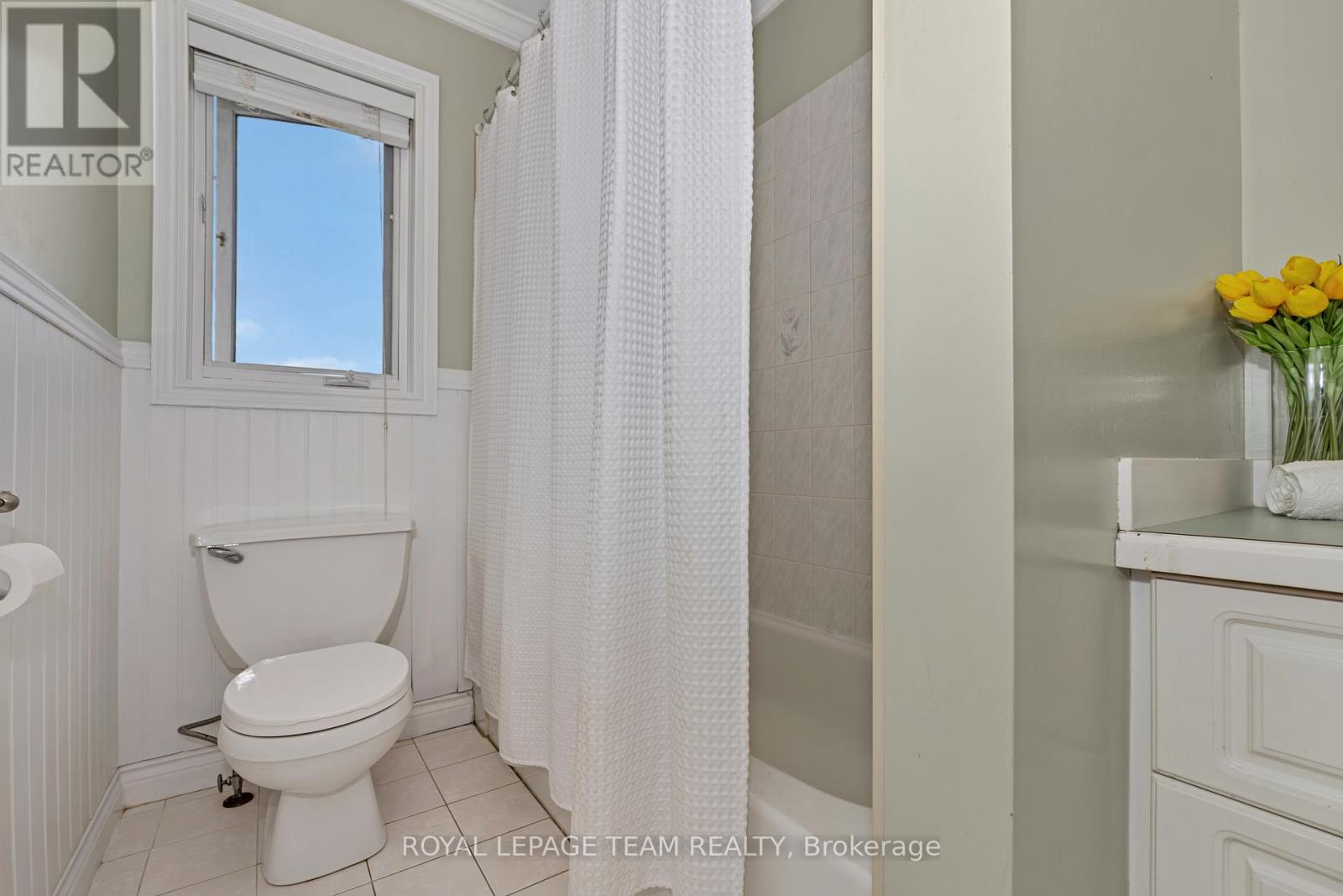 Photo 6 of 118 Rushing Brook Drive, Ottawa ON