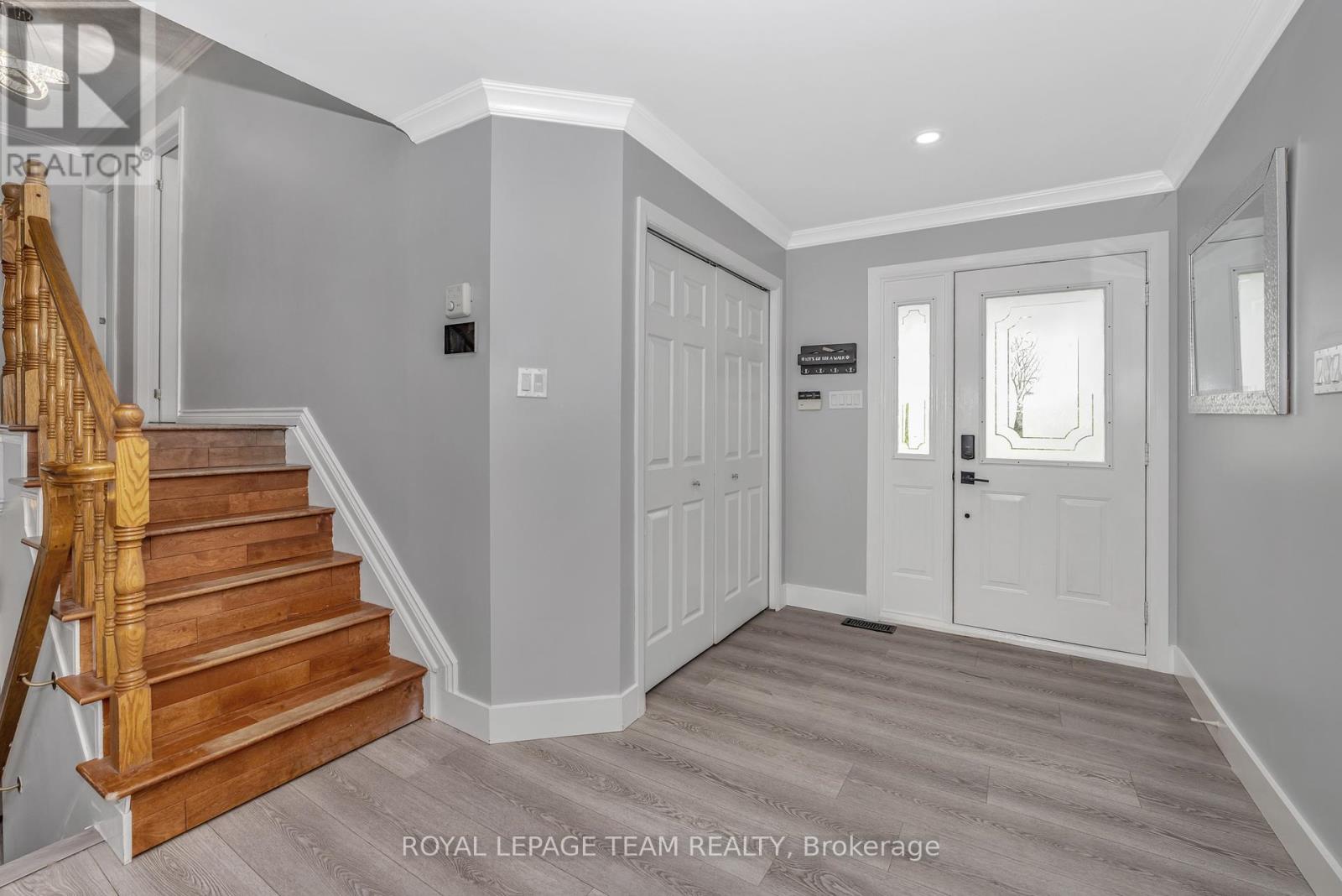 Photo 10 of 118 Rushing Brook Drive, Ottawa ON