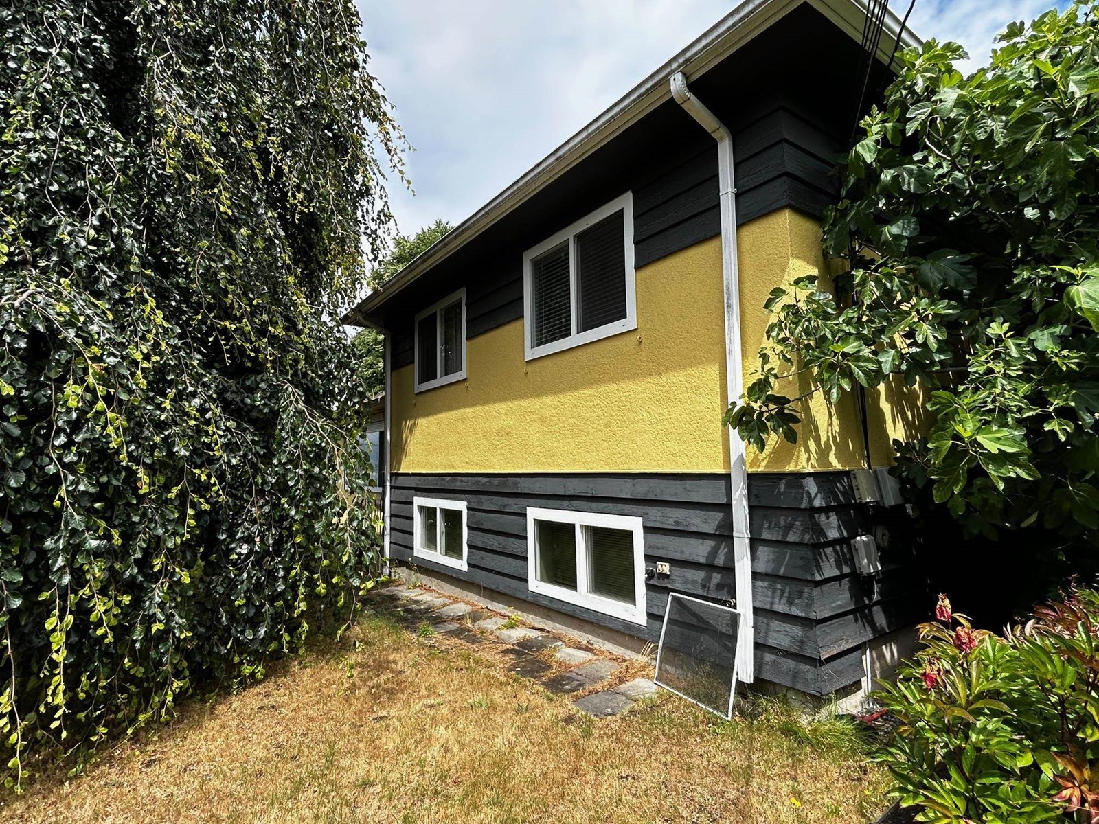 Photo 2 of 9678 Princess Drive, Surrey BC