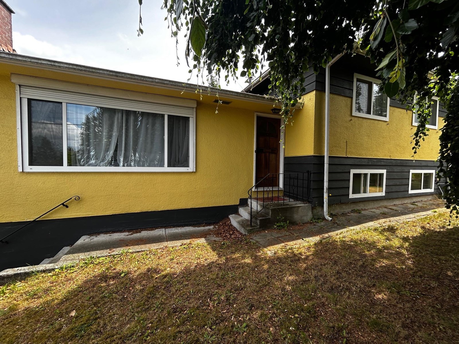 Photo 1 of 9678 Princess Drive, Surrey BC