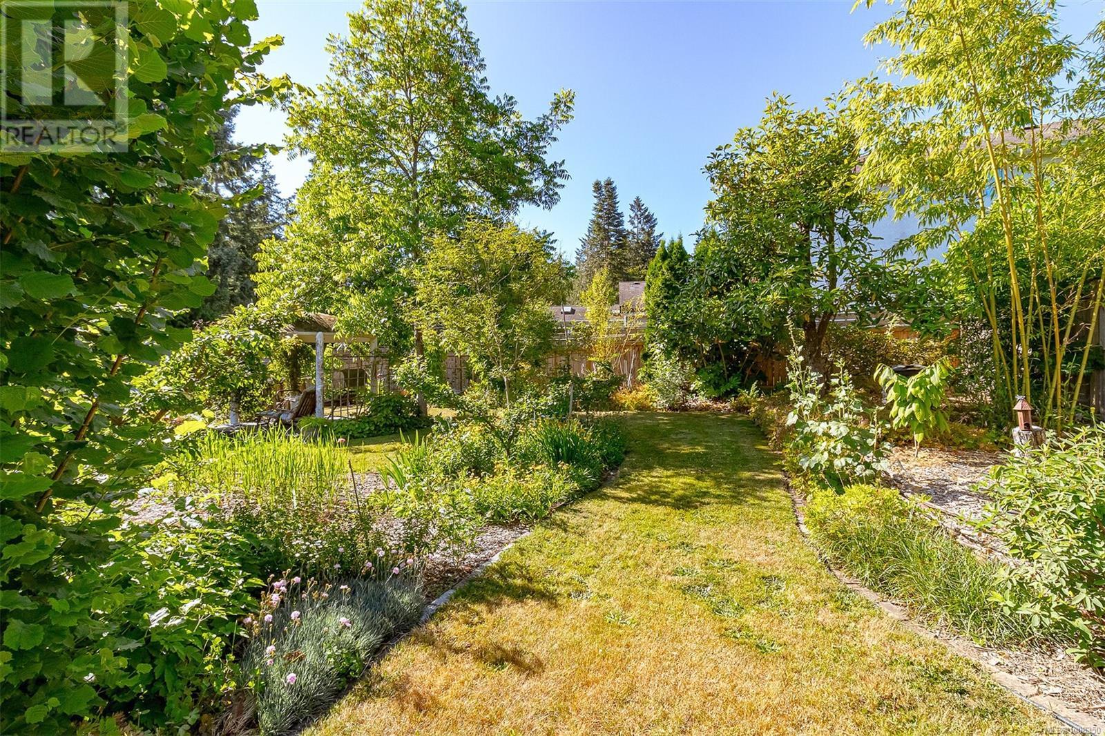 Photo 32 of 1961 Hovey Rd, Central Saanich BC