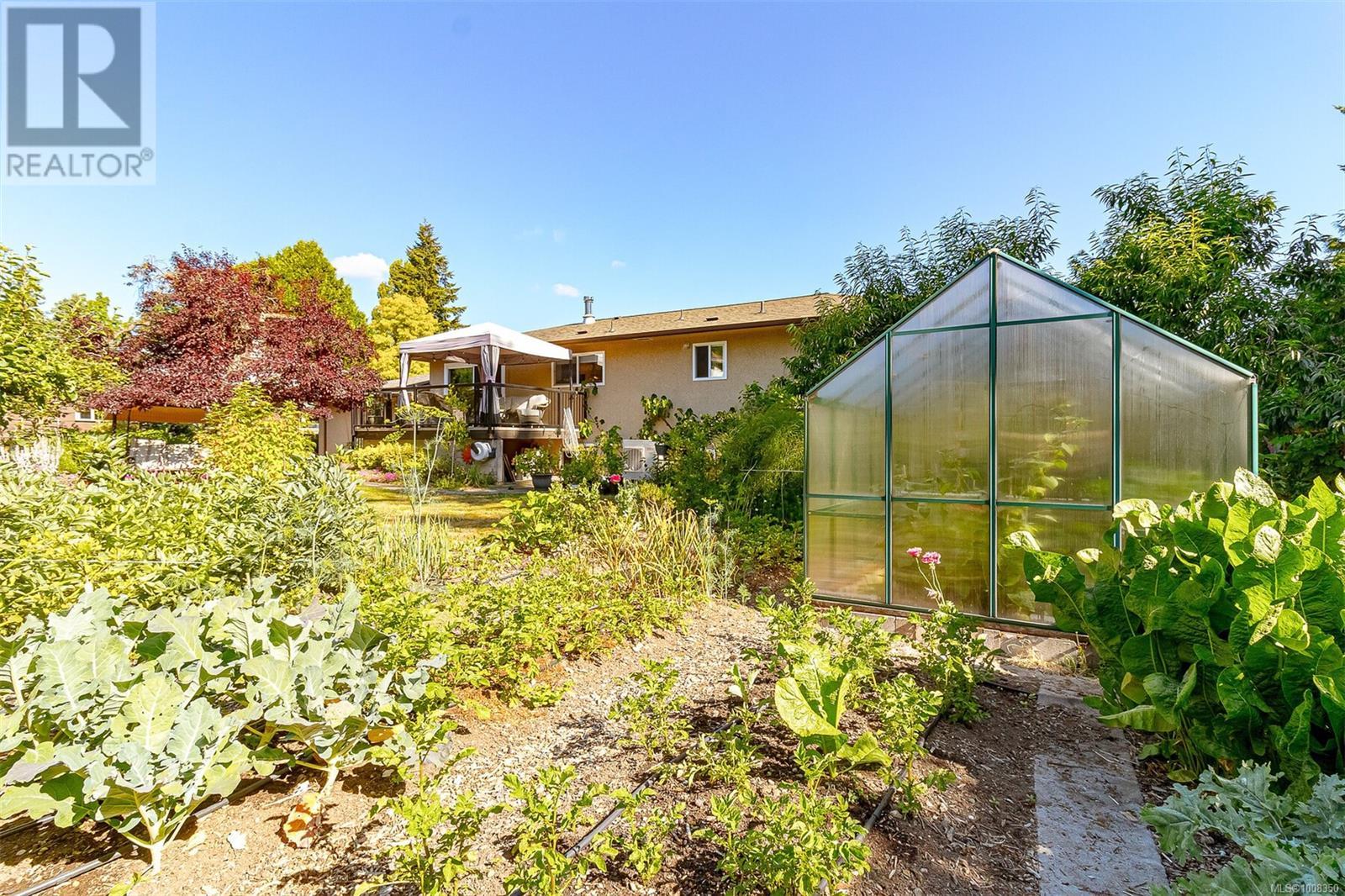 Photo 37 of 1961 Hovey Rd, Central Saanich BC