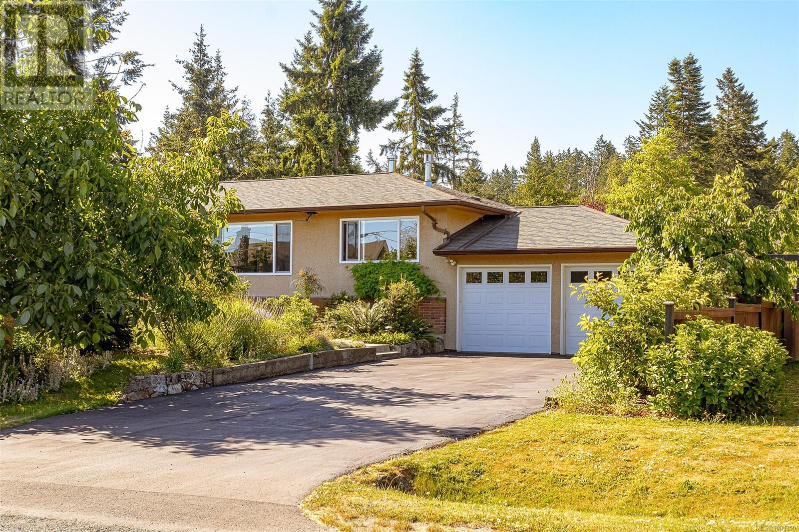 Photo 24 of 1961 Hovey Rd, Central Saanich BC