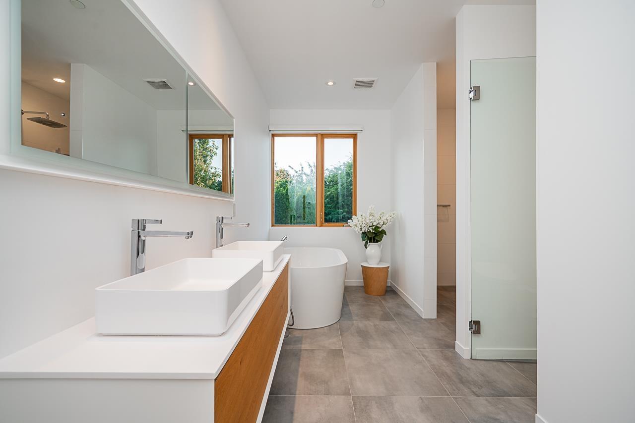 Photo 17 of 15493 Royal Avenue, White Rock BC