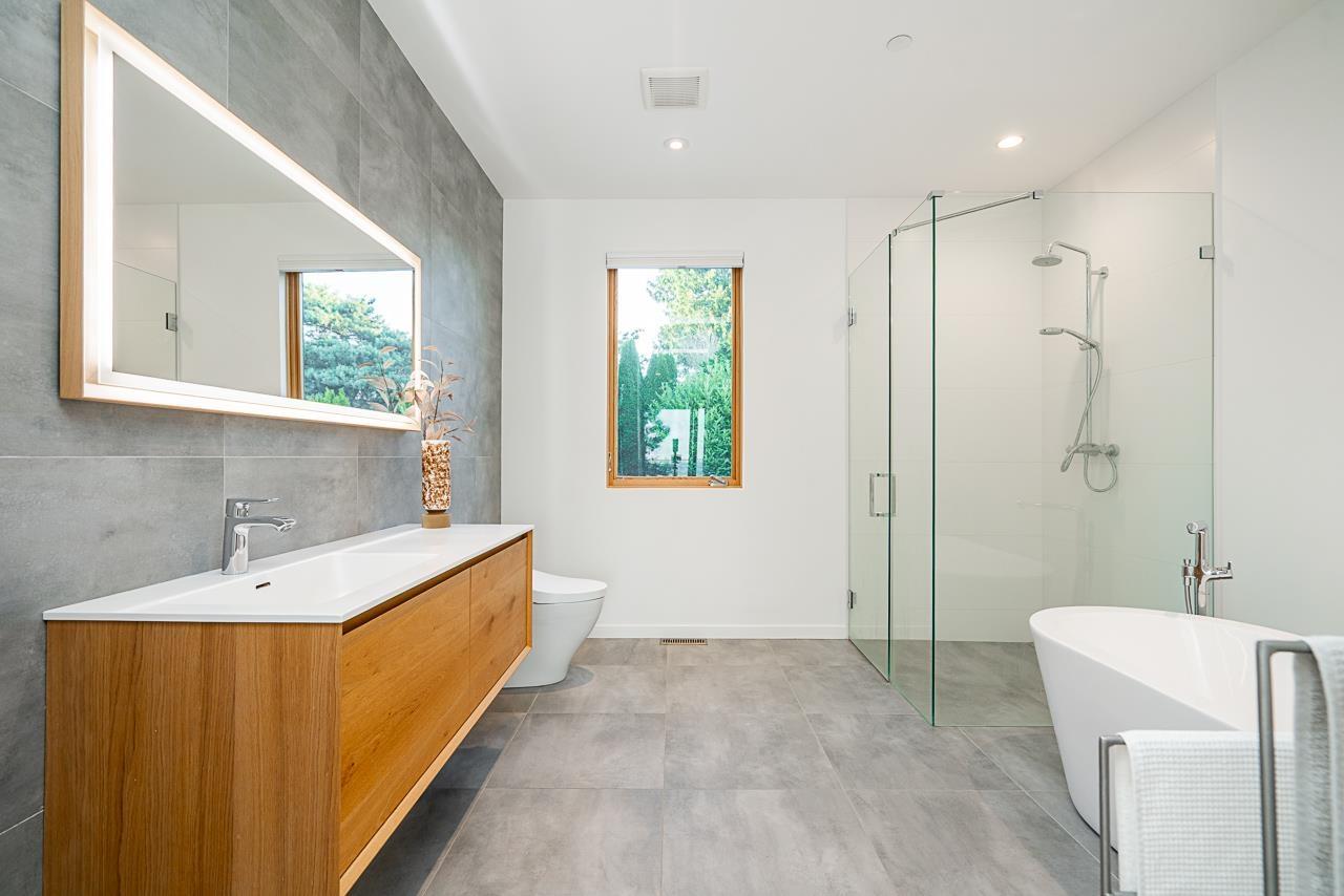 Photo 21 of 15493 Royal Avenue, White Rock BC