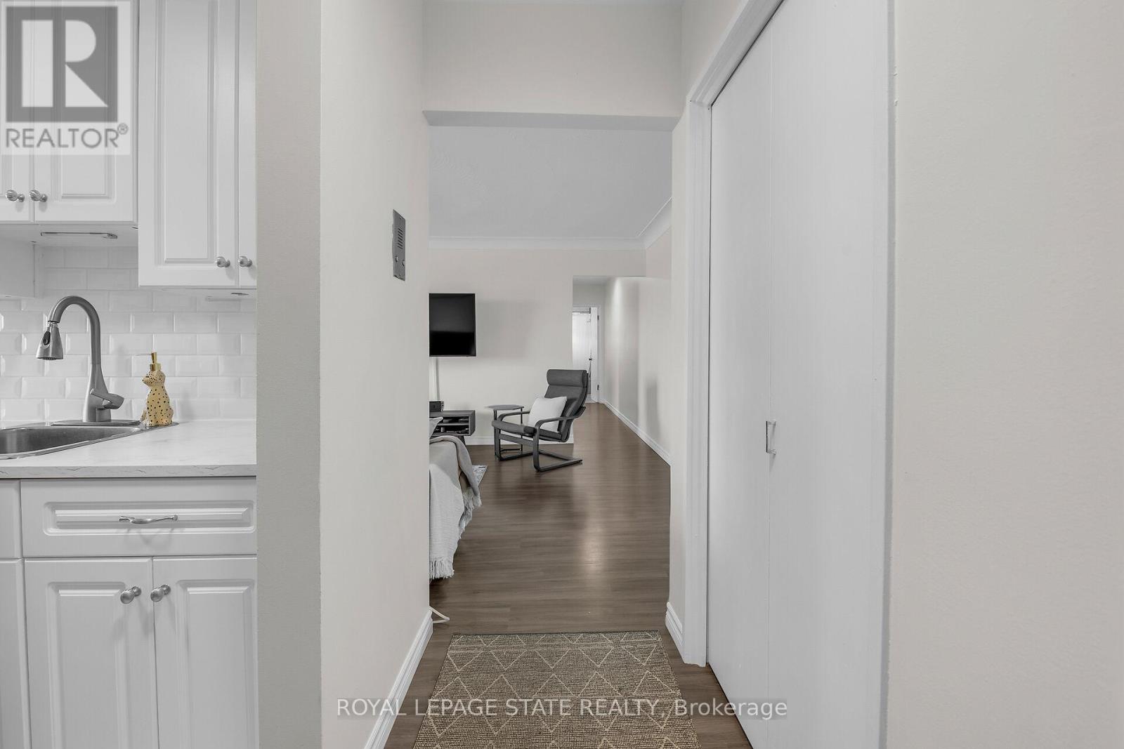 Photo 4 of 608 87 St George Street, Brantford ON
