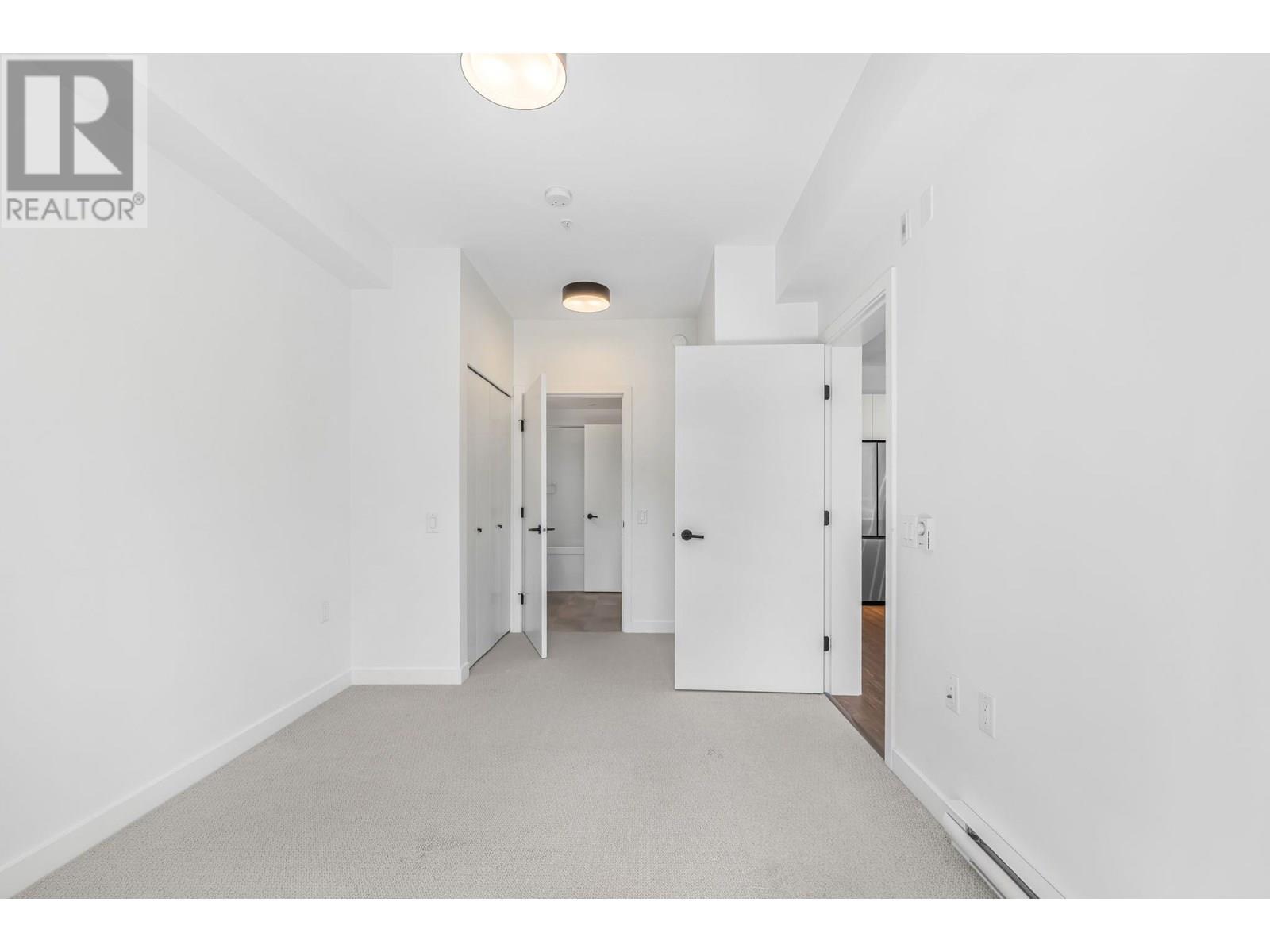 Photo 4 of 305 3229 St Johns Street, Port Moody BC