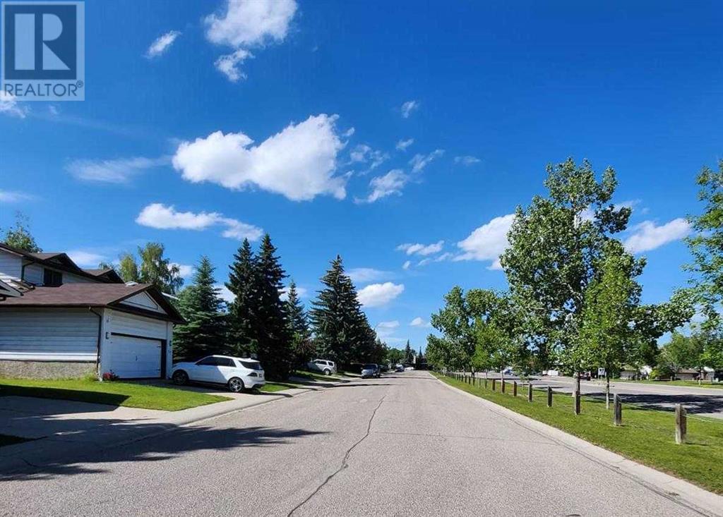 Single Family House for Sale in  Woodmont Way SW Woodbine Calgary 
