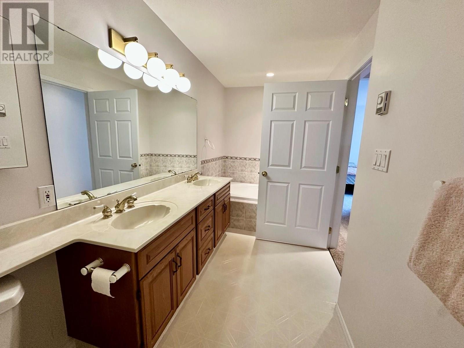 7801 SPARTAN Drive Unit# 215, Osoyoos