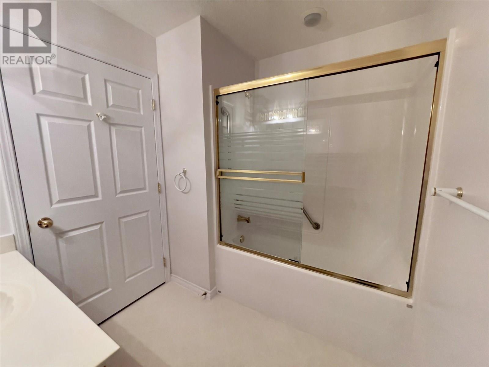 7801 SPARTAN Drive Unit# 215, Osoyoos