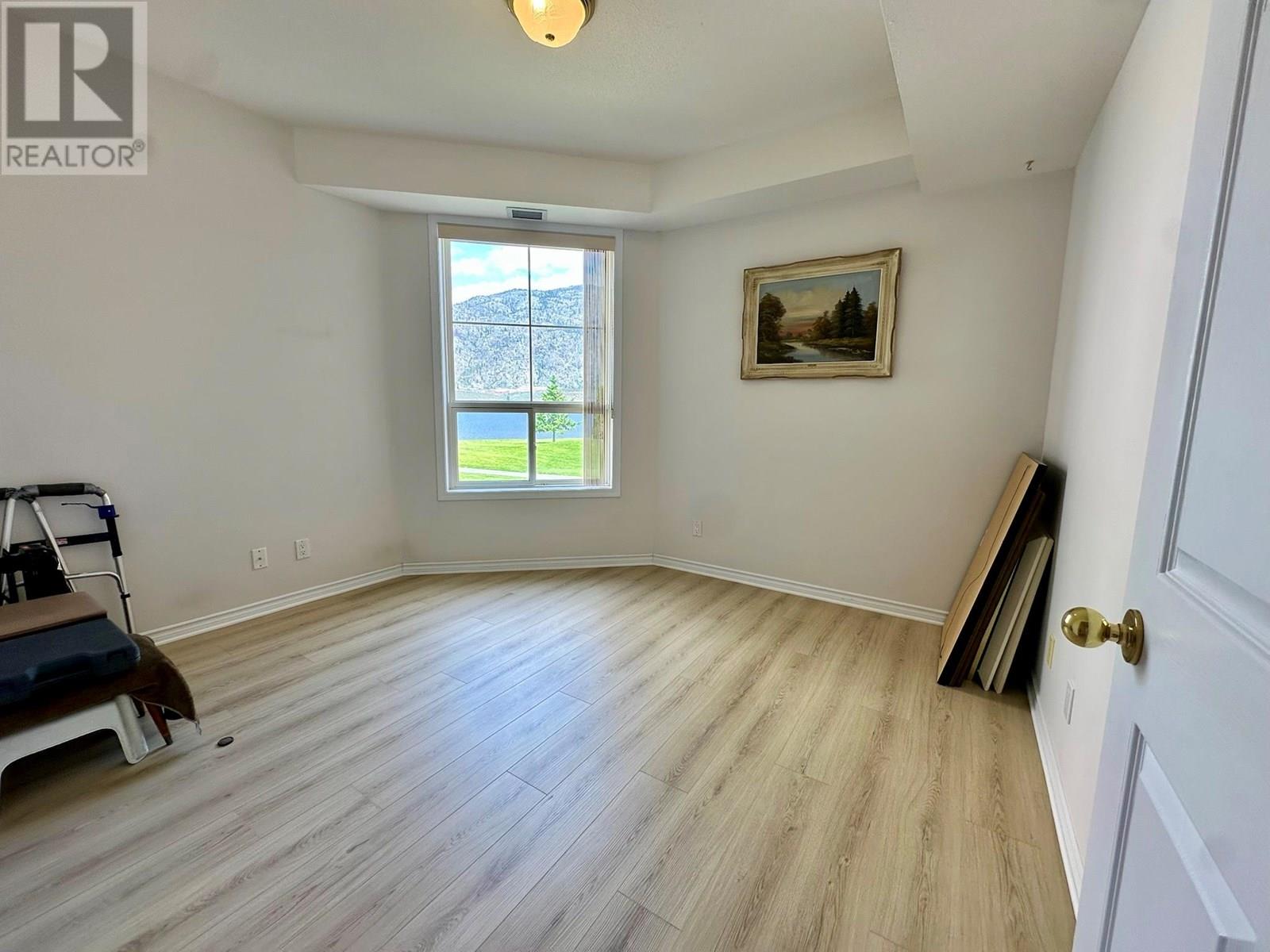 7801 SPARTAN Drive Unit# 215, Osoyoos