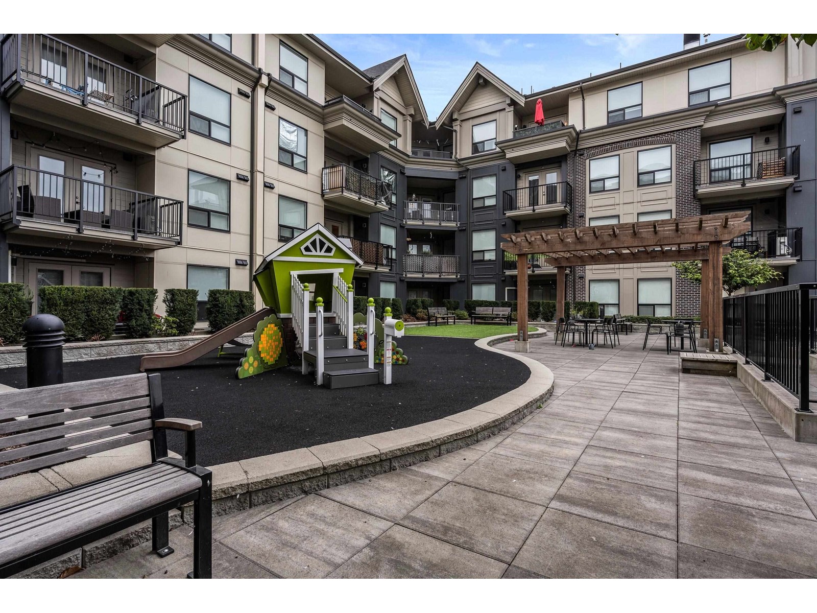 Photo 22 of 409 2493 Montrose Avenue, Abbotsford BC