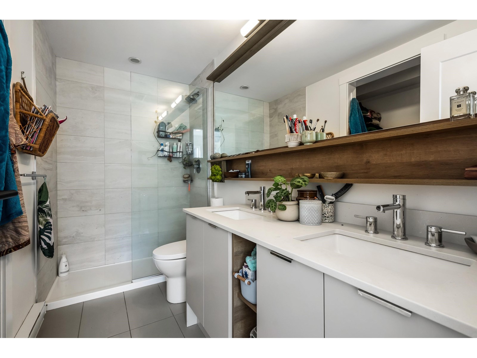 Photo 18 of 409 2493 Montrose Avenue, Abbotsford BC