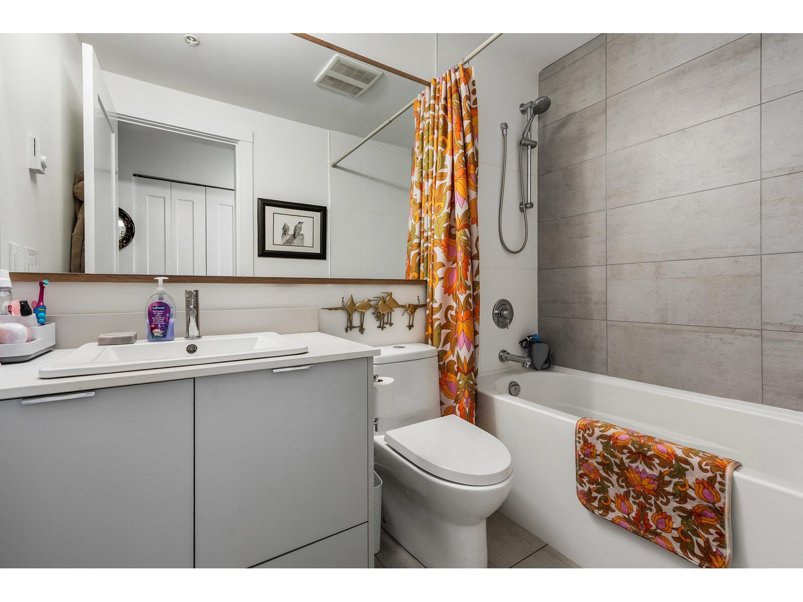 Photo 17 of 409 2493 Montrose Avenue, Abbotsford BC