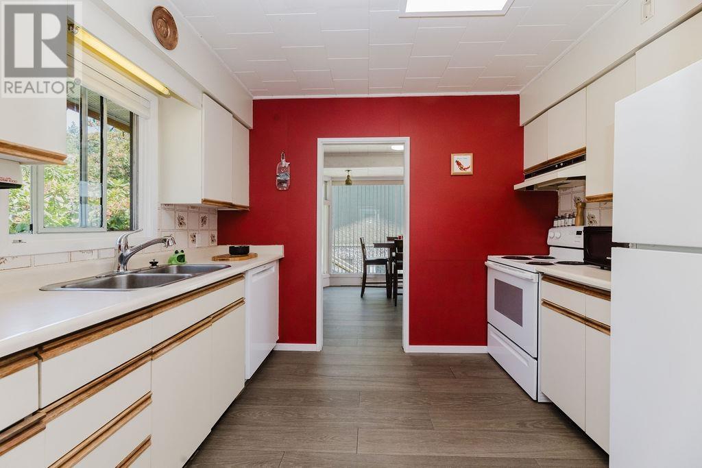 614 GLEN ROAD, Gibsons