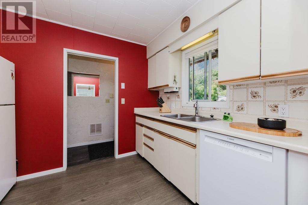 614 GLEN ROAD, Gibsons
