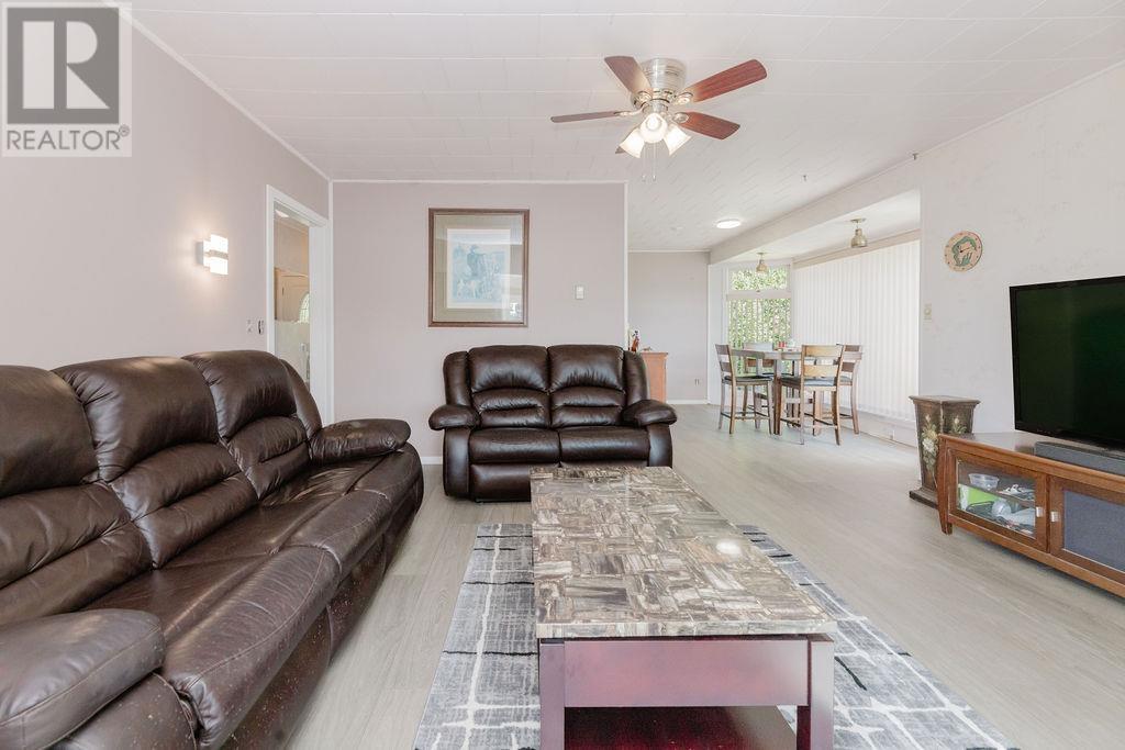614 GLEN ROAD, Gibsons
