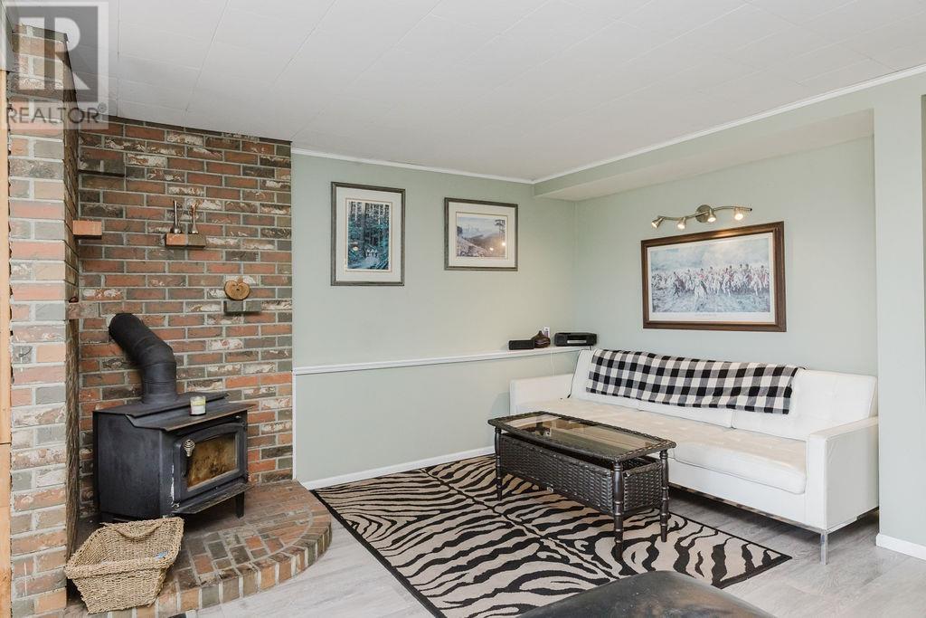 614 GLEN ROAD, Gibsons