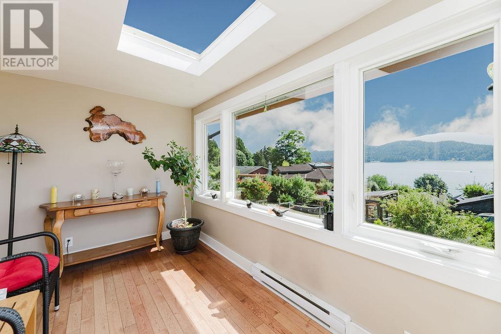 614 GLEN ROAD, Gibsons