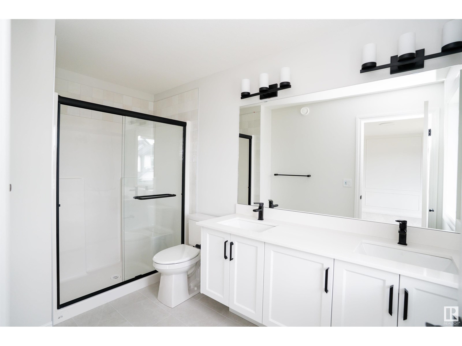Photo 11 of 6343 Greenaway Av Nw, Edmonton AB