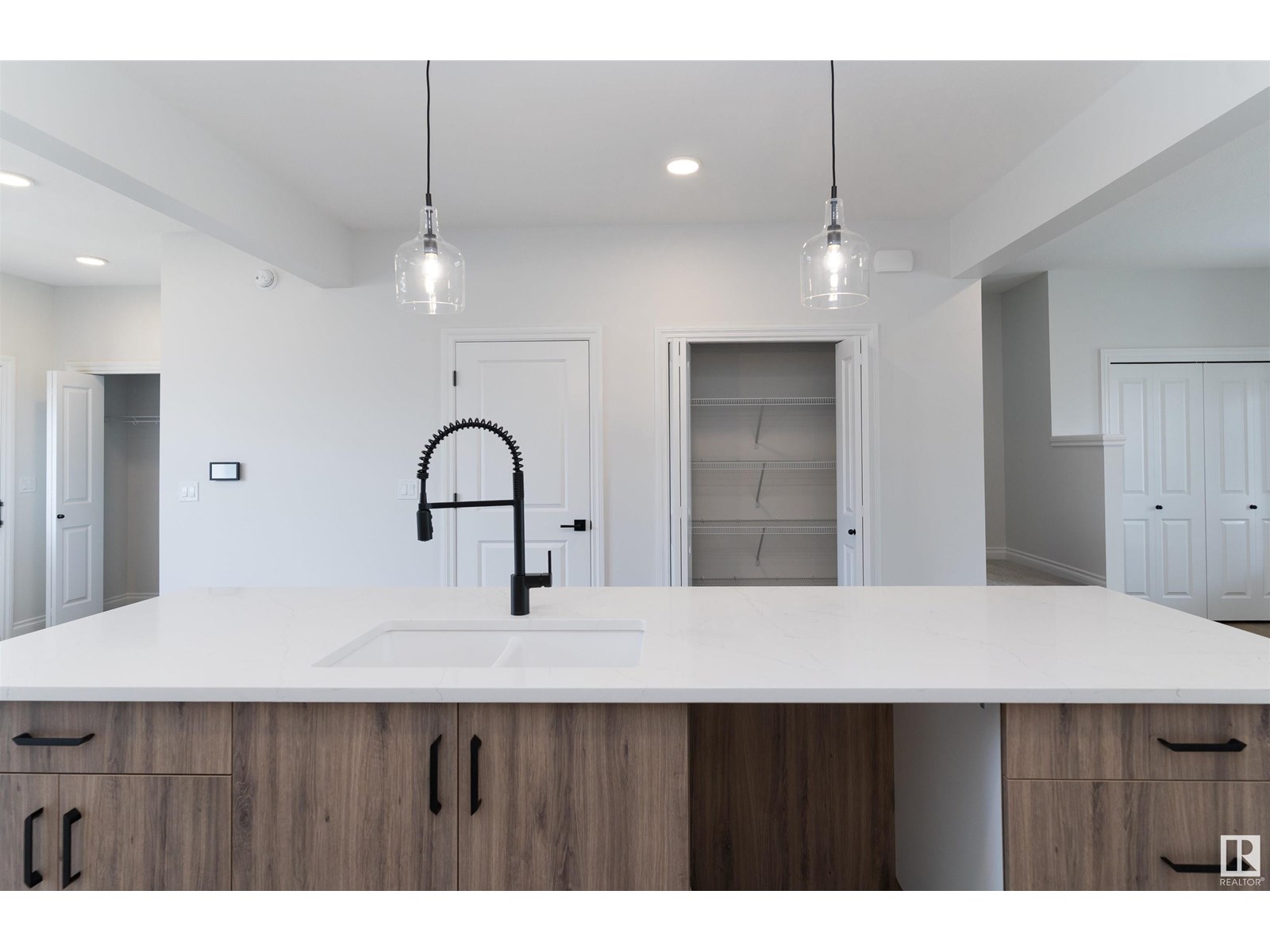 Photo 16 of 6343 Greenaway Av Nw, Edmonton AB