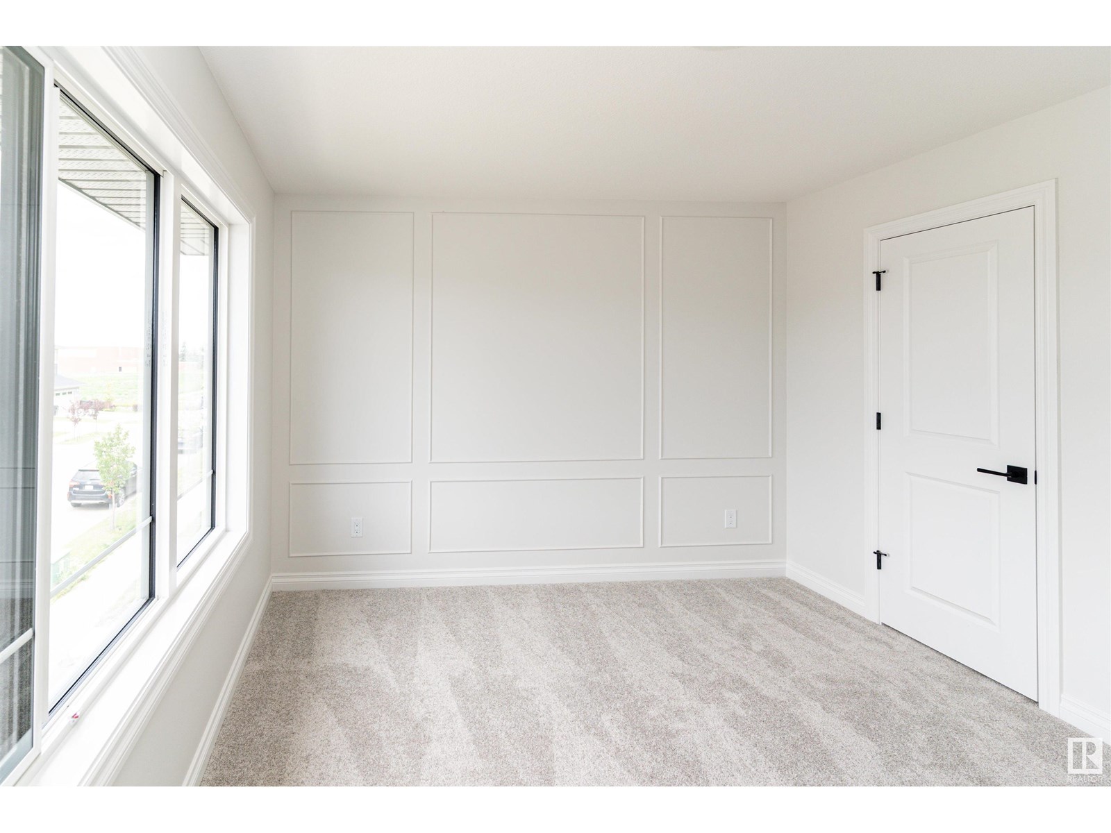Photo 3 of 6343 Greenaway Av Nw, Edmonton AB