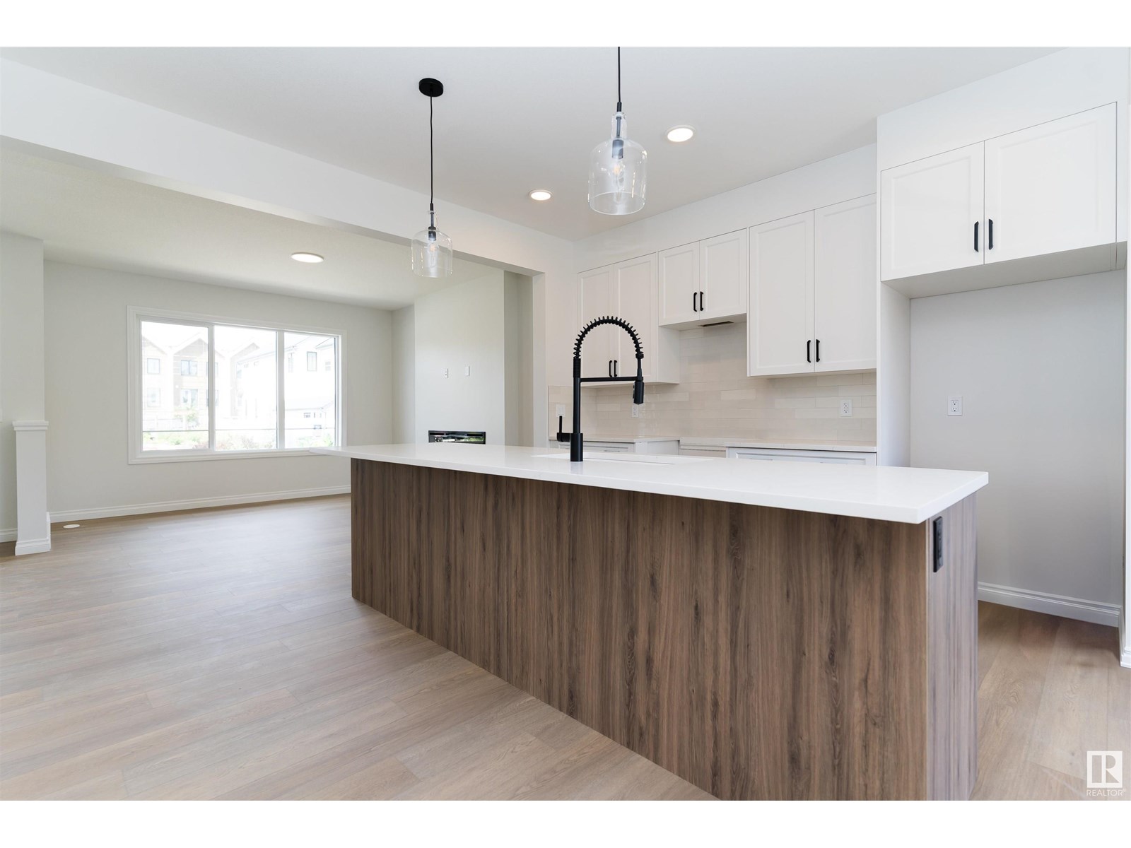 Photo 9 of 6343 Greenaway Av Nw, Edmonton AB